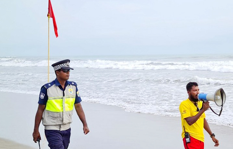 ঘূর্ণিঝড় মোখা মোকাবিলায় চট্টগ্রাম মহানগরে সাত হাজার পুলিশ ফোর্স প্রস্তুত রয়েছে বলে জানিয়েছে চট্টগ্রাম মেট্রোপলিটন পুলিশ (সিএমপি)। পাশাপাশি নিয়ন্ত্রণকক্ষ চালু করেছে সিএমপি। ছবি: সংগৃহীত