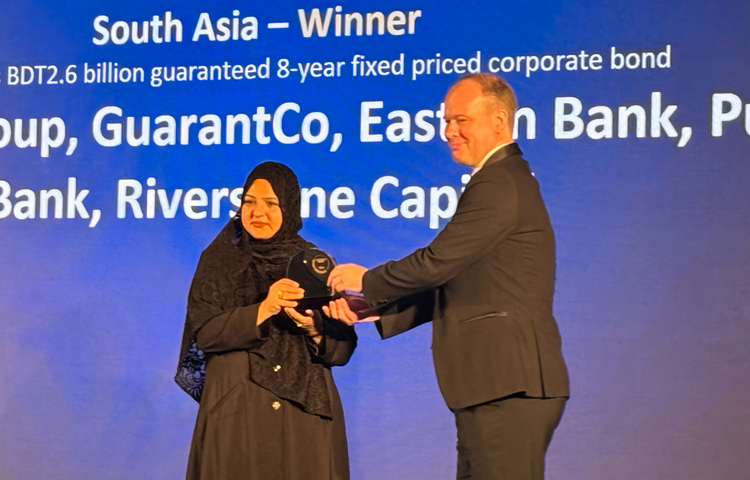 বাংলাদেশের প্রথম ব্যবসায়িক প্রতিষ্ঠান হিসেবে মর্যাদাপূর্ণ ফাইন্যান্স এশিয়া পুরস্কার পেয়েছে দেশের শীর্ষস্থানীয় শিল্পগ্রুপ প্রাণ-আরএফএল-এর অঙ্গপ্রতিষ্ঠান প্রাণ এগ্রো লিমিটেড। দক্ষিণ এশিয়ার বিভিন্ন দেশের কোম্পানিগুলোর সঙ্গে প্রতিযোগিতা করে এ পুরস্কার জিতেছে প্রাণ এগ্রো। ছবি: সংগৃহীত