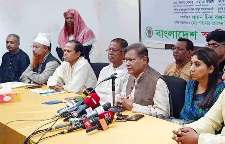 বিএনপি নেতাদের উদ্দেশ্যে পররাষ্ট্রমন্ত্রী ড. হাছান মাহমুদ বলেছেন, ‘বিএনপির দু’একজন ঘনঘন প্রেস কনফারেন্স করছে। তারা নির্বাচনের আগে সরকারের সঙ্গে লাইন দিয়েছিল৷ বেশি কথা বললে অনেক কিছু রেকর্ড আছে, সেগুলো ফাঁস করে দেবো।’ ছবি: সংগৃহীত