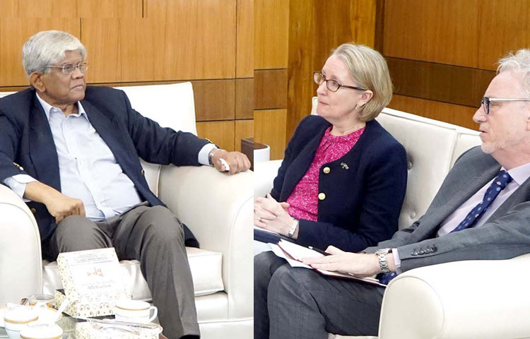 অর্থ উপদেষ্টা সালেহ উদ্দিন আহমেদের সঙ্গে আজ ঢাকায় শেরেবাংলা নগরে অর্থনৈতিক সম্পর্ক বিভাগে তার অফিসকক্ষে বাংলাদেশে যুক্তরাজ্যের হাইকমিশনার সারাহ কুক সাক্ষাৎ করেন। ছবি: পিআইডি