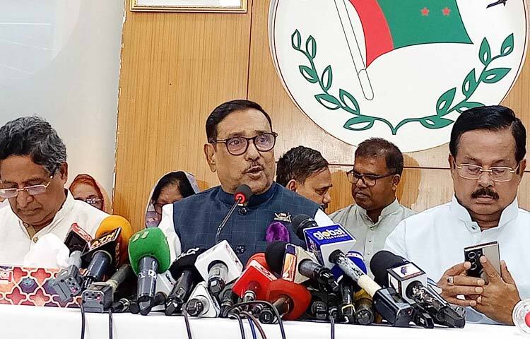 আজ বিকেলে রাজধানীর বঙ্গবন্ধু অ্যাভিনিউয়ে আওয়ামী লীগের কেন্দ্রীয় কার্যালয়ে অনুষ্ঠিত এক যৌথ সভায় বক্তব্য রাখেন আওয়ামী লীগের সাধারণ সম্পাদক এবং সড়ক পরিবহন ও সেতুমন্ত্রী ওবায়দুল কাদের। ছবি: জাগো নিউজ