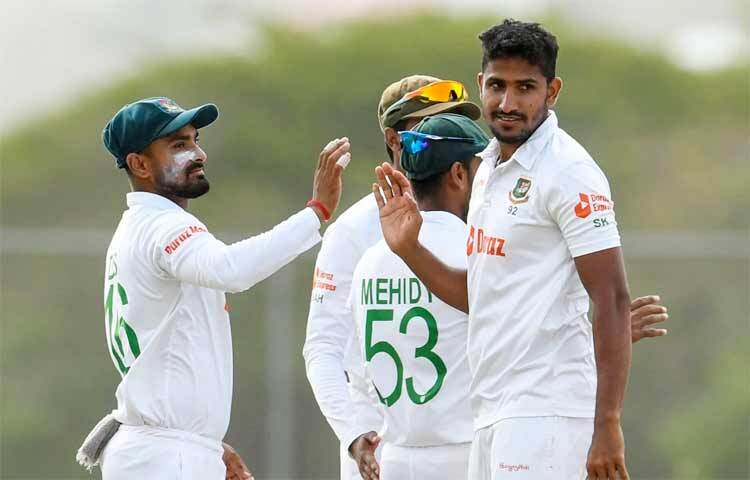 গতিঝড়ে শুরুটা করেছিলেন খালেদ আহমেদ। শেষটা হলো অভিষিক্ত পেসার নাহিদ রানার দুর্দান্ত বোলিংয়ে। ধনঞ্জয়া ডি সিলভা আর কামিন্দু মেন্ডিসের জোড়া সেঞ্চুরির পরও খালেদ-নাহিদদের তোপে ২৮০ রানেই গুটিয়ে গেছে শ্রীলঙ্কার প্রথম ইনিংস। ছবি: সংগৃহীত