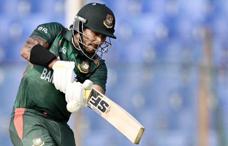 টি-টোয়েন্টি সিরিজে লড়াই করেও জয় আসেনি। শ্রীলঙ্কার কাছে ২-১ ব্যবধানে হেরে যায় নাজমুল হোসেন শান্তর দল। তবে বাংলাদেশের ওয়ানডে সিরিজটা শুরু হয়েছে ৬ উইকেটের দাপুটে জয় দিয়ে। আজ সিরিজের দ্বিতীয় ওয়ানডেতে জিততে পারলেই এক ম্যাচ হাতে রেখে সিরিজ নিশ্চিত করবে বাংলাদেশ দল। ছবি: সংগৃহীত