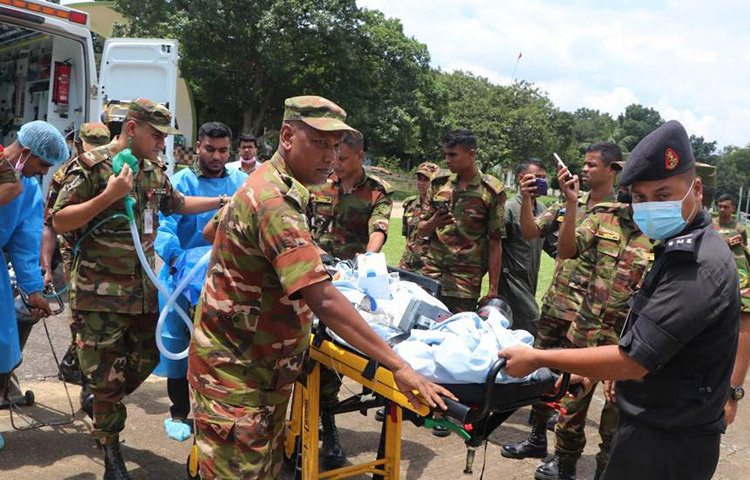 বন্যা পরিস্থিতি মোকাবিলায় উদ্ধার অভিযান ও ত্রাণ বিতরণ কার্যক্রম পরিচালনা করছে সেনাবাহিনী। সেনাবাহিনীর আর্মি এভিয়েশন গ্রুপ ৬টি হেলিকপ্টার সর্টির মাধ্যমে নোয়াখালী পুলিশ লাইন, নোয়াখালী, বেগমগঞ্জ ও বকশীগঞ্জ এলাকায় উদ্ধার ও ত্রাণ বিতরণ কার্যক্রম পরিচালনা করে। ছবি: আইএসপিআর