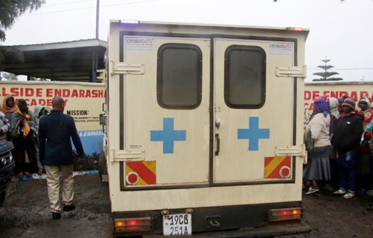 কেনিয়ার একটি স্কুলে আগুন লেগে অন্তত ১৭ জন শিক্ষার্থীর মৃত্যু হয়েছে। মধ্য কেনিয়ার নাইরি কাউন্টির হিলসাইড এন্দারাশা প্রাইমারি স্কুলে এ দুর্ঘটনা ঘটে। ব্রিটিশ সংবাদমাধ্যম বিবিসি বলছে, গুরুতর দগ্ধ অবস্থায় বেশ কয়েকজনেক হাসপাতালে নেওয়া হয়েছে। মৃতের সংখ্যা আরও বাড়তে পারে বলে আশঙ্কা করা হচ্ছে। ছবি: সংগৃহীত