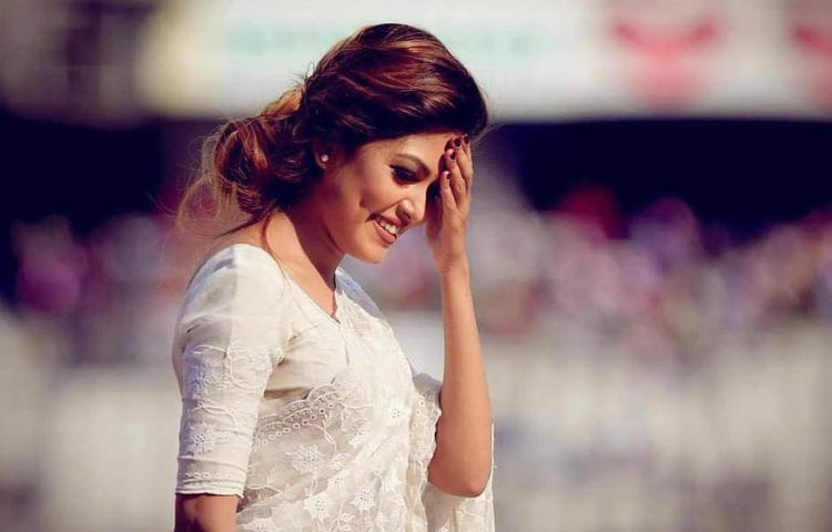 শুধু তাই নয়, বিভিন্ন গানের সঙ্গে পিয়ার ওই ভিডিও বসিয়ে দিয়ে তা সামাজিক যোগাযোগমাধ্যমে পোস্ট করা হচ্ছে। ছবি: সংগৃহীত