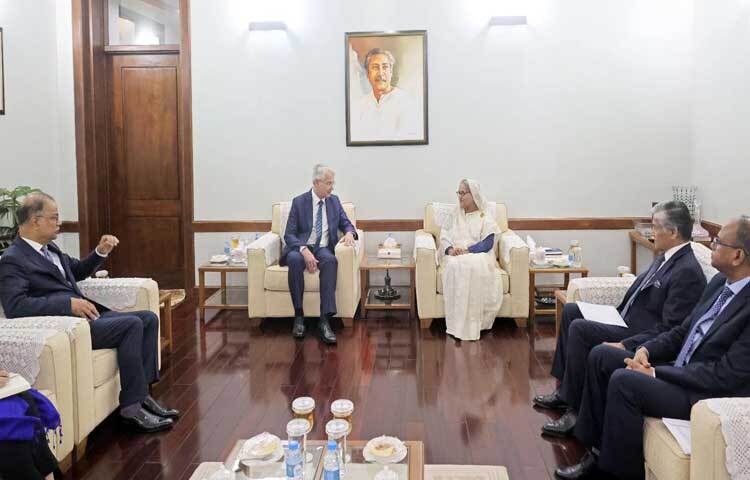 আজ সকালে গণভবনে প্রধানমন্ত্রী শেখ হাসিনার সঙ্গে সৌজন্য সাক্ষাৎ করেন ফিনল্যান্ডের অনাবাসিক রাষ্ট্রদূত কিম্মো লাদেভির্তা। ছবি: ইয়াসিন কবির জয়