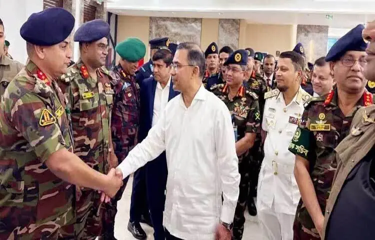 সশস্ত্র বাহিনী কোনো নির্দিষ্ট ব্যক্তি, দল বা গোষ্ঠীর সম্পত্তি নয়। দেশের স্বাধীনতা ও সার্বভৌমত্ব রক্ষাই সেনাবাহিনীর একমাত্র পবিত্র দায়িত্ব এমন মন্তব্য করে সেনাবাহিনীর ভূমিকার প্রতি শ্রদ্ধা ও আস্থা প্রকাশ করেছেন প্রধানমন্ত্রী তারেক রহমান।