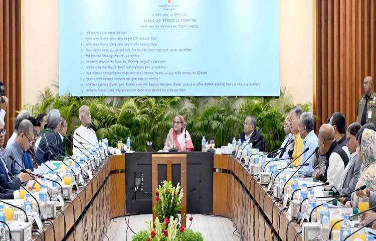 চলতি বছরের আগস্ট মাসে দেশে বন্যার আশঙ্কা করছেন প্রধানমন্ত্রী শেখ হাসিনা। এজন্য সংশ্লিষ্ট সবাইকে আগাম প্রস্তুতি নেওয়ার নির্দেশ দিয়েছেন। ছবি: পিআইডি