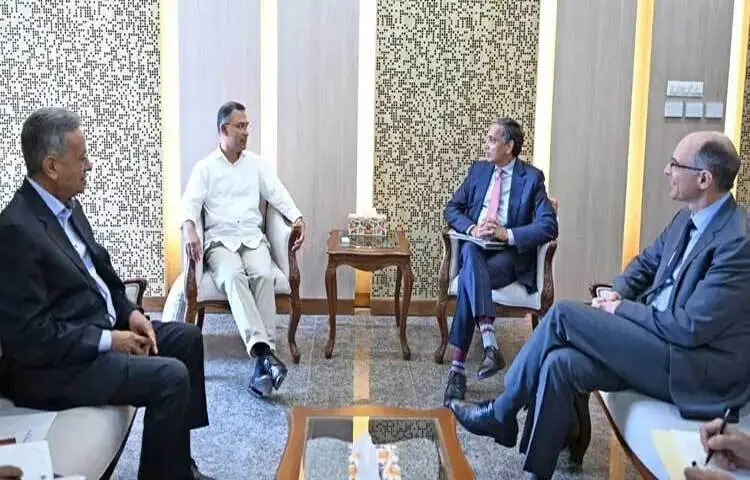 সচিবালয়ে আজ সকালে প্রধানমন্ত্রী তারেক রহমানের সঙ্গে বৈঠক করেছেন আন্তর্জাতিক মুদ্রা তহবিলের (আইএমএফ) এশিয়া ও প্যাসিফিক বিভাগের পরিচালক কৃষ্ণ শ্রীনিবাসন।