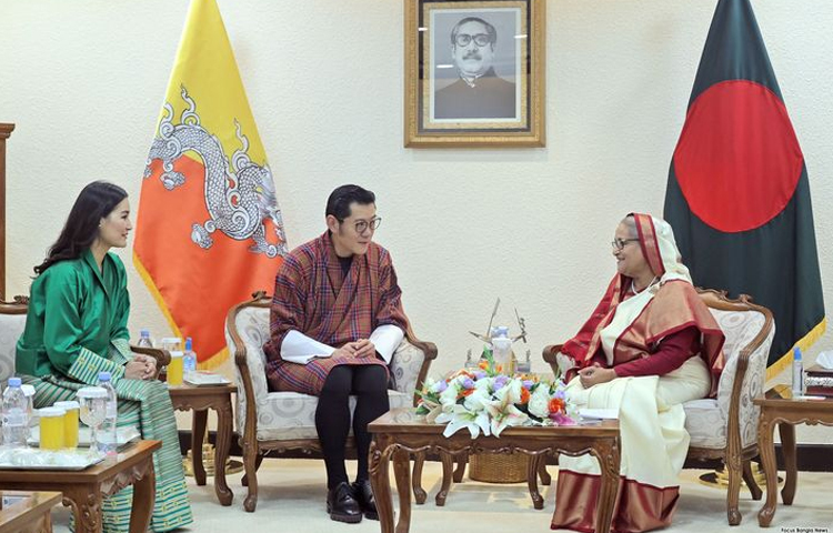 আজ প্রধানমন্ত্রী শেখ হাসিনার সঙ্গে একান্তে বৈঠক করেন ভুটানের রাজা জিগমে খেসার নামগুয়েল ওয়াংচুক। এ সময় ভুটানের রাণী জেৎসুন পেমা সঙ্গে ছিলেন।
ছবি: ইয়াসিন কবির জয়