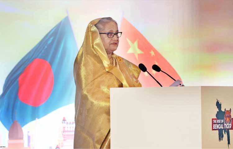 আজ চীনের বেইজিংয়ের সাংগ্রি-লা সার্কেলে চীনের ওয়ার্ল্ড সামিট উইং-এ  চীন-বাংলাদেশ বিনিয়োগ ও বাণিজ্য সংক্রান্ত শীর্ষ সম্মেলনে বক্তব্য রাখেন প্রধানমন্ত্রী শেখ হাসিনা। ছবি: ইয়াসিন কবির জয়