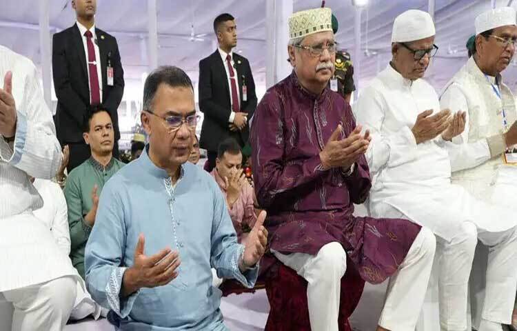 জাতীয় ঈদগাহ ময়দানে পবিত্র ঈদুল ফিতরের নামাজ আদায় করেছেন রাষ্ট্রপতি মো. সাহাবুদ্দিন ও প্রধানমন্ত্রী তারেক রহমান।