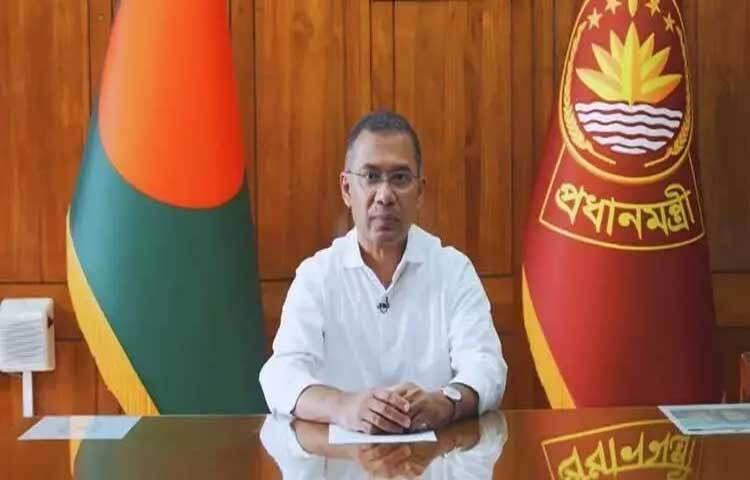 ঈদের ছুটির পর প্রথম কর্ম দিবসে সচিবালয়ে অফিসে আসলেন প্রধানমন্ত্রী তারেক রহমান।