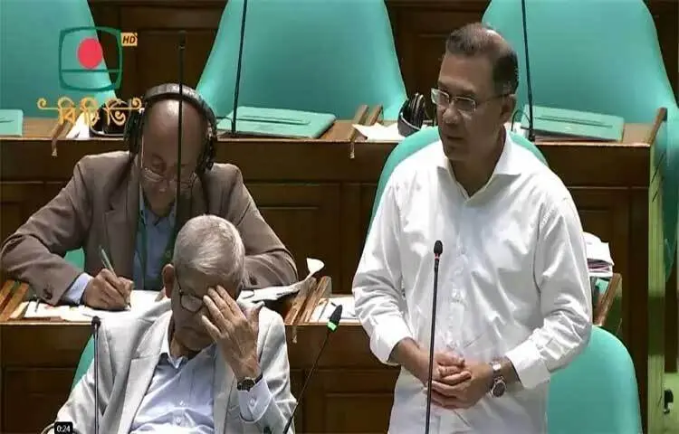 প্রধানমন্ত্রী তারেক রহমান বলেছেন, সরকার পাঁচ লাখ সরকারি কর্মচারী নিয়োগের সিদ্ধান্ত গ্রহণ করেছে, তার মধ্যে শুধু জনপ্রশাসন মন্ত্রণালয় এবং অধীন দপ্তর ও সংস্থাগুলোতে শূন্য পদের বিপরীতে ২৮৭৯ জন লোক নিয়োগের কার্যক্রম চলমান।