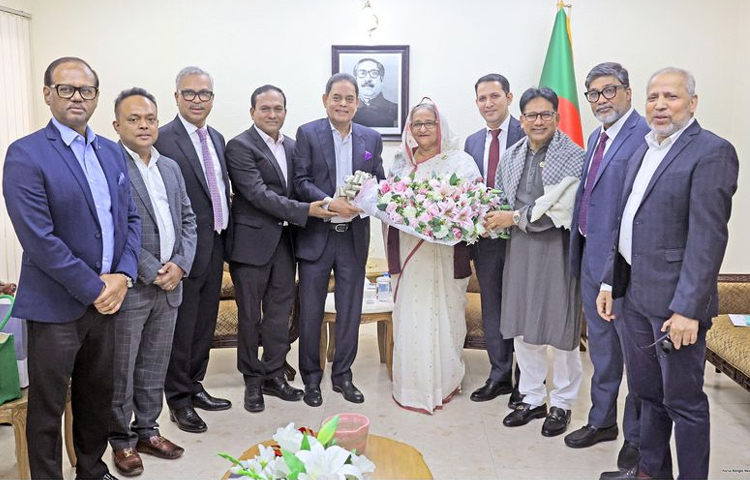 প্রধানমন্ত্রী শেখ হাসিনার সঙ্গে সৌজন্য সাক্ষাৎ করেছেন বিজিএমইএ নেতারা। ছবি: ইয়াসিন কবির জয়