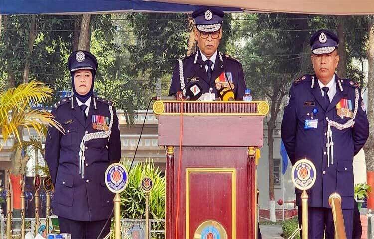 পুলিশকে রাজনৈতিক প্রভাবমুক্ত করতে অন্তর্বর্তী সরকার কাজ করে যাচ্ছে বলে উল্লেখ করেছেন পুলিশ মহাপরিদর্শক (আইজিপি) বাহারুল আলম। ছবি: সাখাওয়াত হোসেন