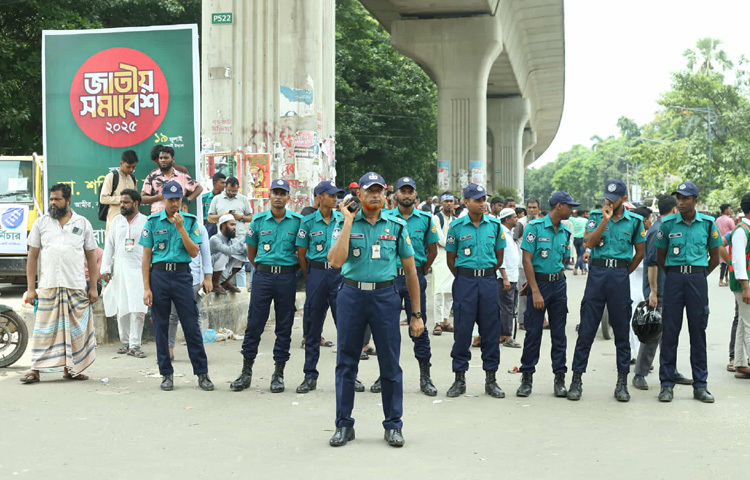 সমাবেশকে কেন্দ্র করে মূল নিরাপত্তা ব্যবস্থা গ্রহণ করেছে ঢাকা মহানগর (ডিএমপি) পুলিশ। ছবি: মাহবুব আলম