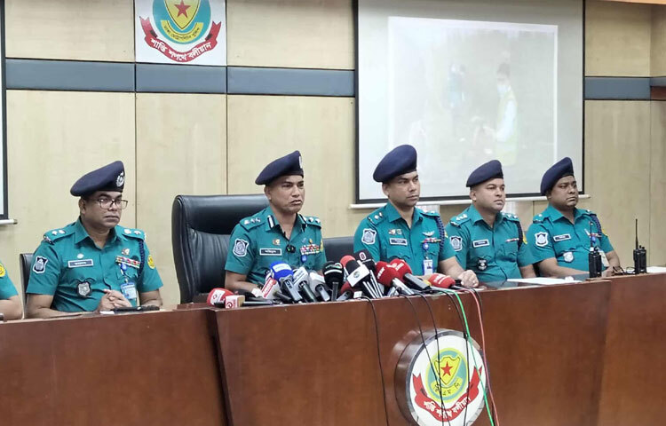 পুলিশ মাদক নিয়ন্ত্রণ করতে পারে কিন্তু নির্মূল করা সম্ভব নয় বলে জানিয়েছেন ঢাকা মেট্রোপলিটন পুলিশের (ডিএমপি) তেজগাঁও বিভাগের উপ-পুলিশ কমিশনার (ডিসি) মো. ইবনে মিজান। ছবি: অভিজিৎ রায়