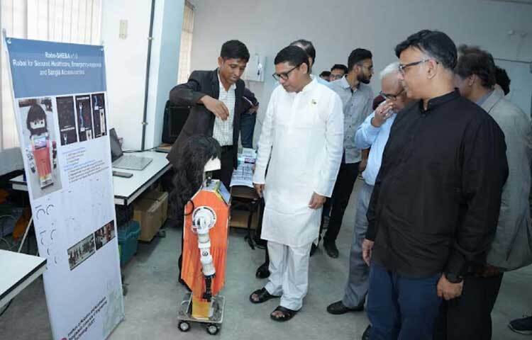 বাংলাদেশ প্রকৌশল বিশ্ববিদ্যালয়ে ইনস্টিটিইট অব রোবটিক্স অ্যান্ড অটোমেশনের উদ্বোধন করেন ডাক, টেলিযোগাযোগ ও তথ্যপ্রযুক্তি প্রতিমন্ত্রী জুনাইদ আহমেদ পলক। ছবি: পিআইডি