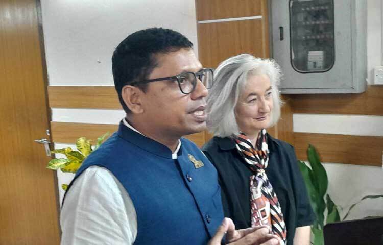 অনলাইন জুয়ার সঙ্গে দেশের ৫০ লাখ মানুষ জড়িত। এর বিরুদ্ধে সংশ্লিষ্ট সবাইকে নিয়ে সম্মিলিতভাবে একটি ড্রাইভ দেওয়া হচ্ছে বলে জানিয়েছেন ডাক, টেলিযোগাযোগ ও তথ্যপ্রযুক্তি প্রতিমন্ত্রী জুনাইদ আহমেদ পলক। ছবি: মাসুদ রানা