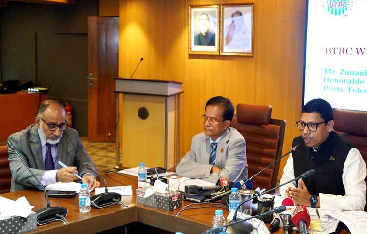 ঢাকার আগারগাঁওয়ে বিটিআরসি ভবনে মোবাইল অপারেটরদের গ্রাহক সেবার মান সংক্রান্ত বৈঠকে প্রধান অতিথির বক্তৃতা করেন ডাক, টেলিযোগাযোগ ও তথ্যপ্রযুক্তি প্রতিমন্ত্রী জুনাইদ আহমেদ পলক। ছবি: পিআইডি