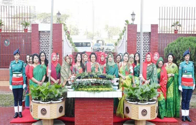 মহান বিজয় দিবস উপলক্ষে রাজারবাগ পুলিশ লাইনসের পুলিশ স্মৃতিসৌধে শহীদ পুলিশ সদস্যদের প্রতি শ্রদ্ধা জানিয়েছে বাংলাদেশ পুলিশ নারী কল্যাণ সমিতি (পুনাক)।