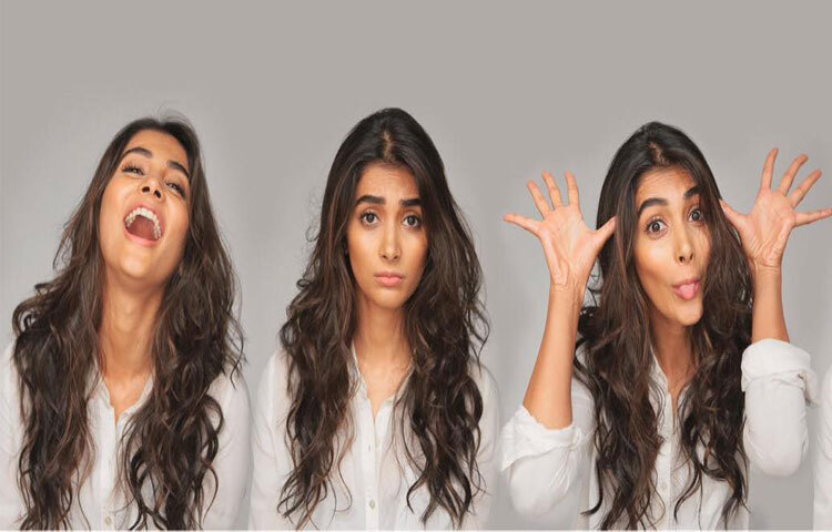 সারল্যে পরিশীলন-পূজার ফ্যাশন সব সময় অতিরঞ্জিত নয়; বরং সহজে চটকদার। তিনি জানেন কীভাবে মিনিমাল ডিজাইনে এলিগ্যান্স আনতে হয়।