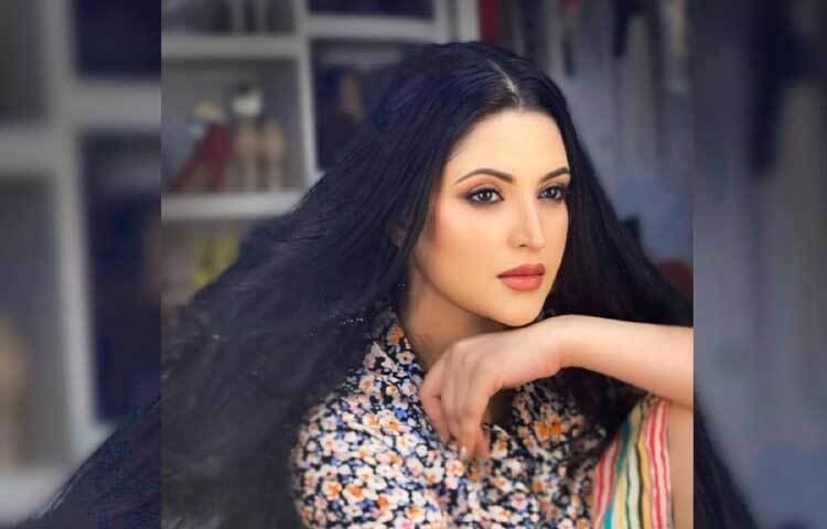 মাঝে-মধ্যেই সোশ্যাল মিডিয়ায় নিজের ছবি, ভিডিও কিংবা অনুভূতি শেয়ার করেন ভক্তদের সঙ্গে। এরই ধারাবাহিকতায় এবার ফেসবুকে বেশকিছু ছবি পোস্ট করেছেন এই অভিনেত্রী। ছবি: ফেসবুক থেকে