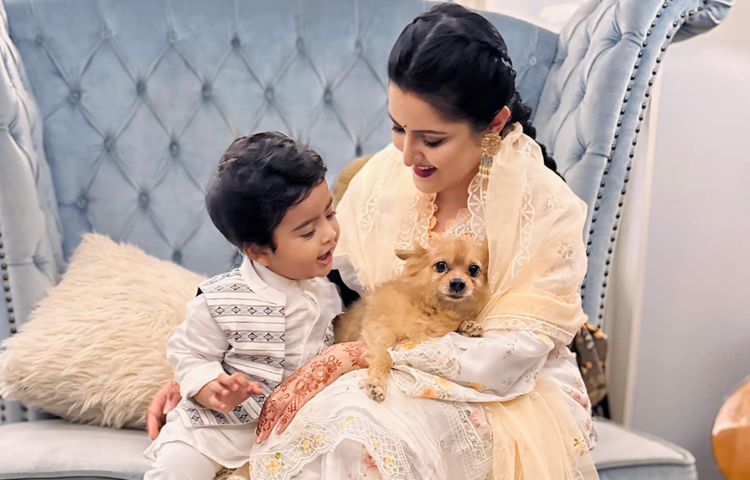 ছেলের সাথে কাটানো কিছু মুহূর্তের ছবি সামাজিক যোগাযোগ মাধ্যমে শেয়ার করেছেন তিনি। ক্যাপশনে লিখেছেন, ঈদ। ছবি: ফেসবুক