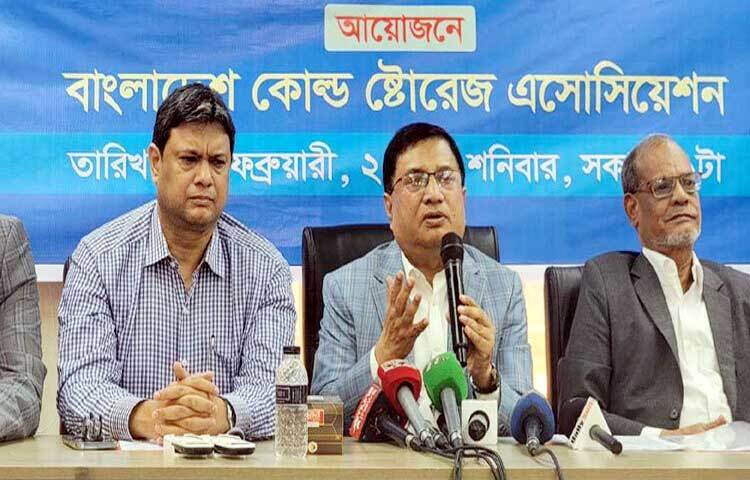 হিমাগারে প্রতিকেজি আলু সংরক্ষণের ভাড়া সাত টাকা থেকে বাড়িয়ে আট টাকা নির্ধারণ করা হয়েছে। আলু সংরক্ষণের খরচ বৃদ্ধির সঙ্গে এ ভাড়া বৃদ্ধি যৌক্তিকভাবে সমন্বয় করা হয়েছে বলে দাবি বাংলাদেশ কোল্ড স্টোরেজ অ্যাসোসিয়েশনের (বিসিএসএ)। ছবি: জাগো নিউজ