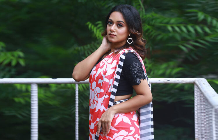 আজ দীঘির জন্মদিন। ভক্তদের শুভেচ্ছায় ভেসে যাচ্ছে সামাজিক যোগাযোগমাধ্যম। সবার কামনা, তার যাত্রাপথ আরও উজ্জ্বল হোক, আরও সাফল্যের গল্প যুক্ত হোক বাংলা চলচ্চিত্রে।