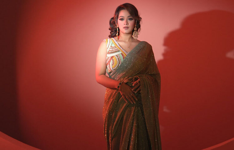 একসময় যে শিশুশিল্পীর মুখ দেখে দর্শক হাসত, আজ সেই মুখই বড় পর্দায় গল্প এগিয়ে নিয়ে যায়। দীঘি প্রমাণ করেছেন, তারকা হওয়া মানে শুধু পরিচিতি নয়; এর সঙ্গে জড়িত দায়বদ্ধতা, কঠোর পরিশ্রম আর নিজেকে নতুন করে গড়ে তোলার অবিরাম প্রয়াস।