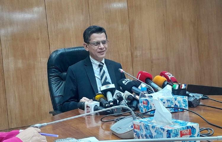 প্রধানমন্ত্রীর কার্যালয়ে অনুষ্ঠিত মন্ত্রিসভা বৈঠকে জিআই পণ্যের স্বীকৃতির সনদ নেওয়ার জন্য সংশ্লিষ্টদের তৎপর হওয়ার নির্দেশ দিয়েছেন প্রধানমন্ত্রী শেখ হাসিনা। বৈঠক শেষে সচিবালয়ে মন্ত্রিপরিষদ সচিব মো. মাহবুব হোসেন প্রেস ব্রিফিংয়ে এ তথ্য জানান। ছবি: মাসুদ রানা