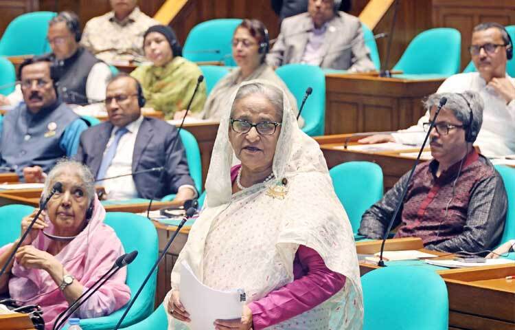 আজ ২০২৪-২৫ অর্থবছরের জাতীয় বাজেট বাস্তবায়নের মাধ্যমে বাংলাদেশকে আরও এক ধাপ এগিয়ে নিয়ে যাওয়ার অঙ্গীকার করেছেন প্রধানমন্ত্রী শেখ হাসিনা। ছবি: ইয়াসিন কবির জয়