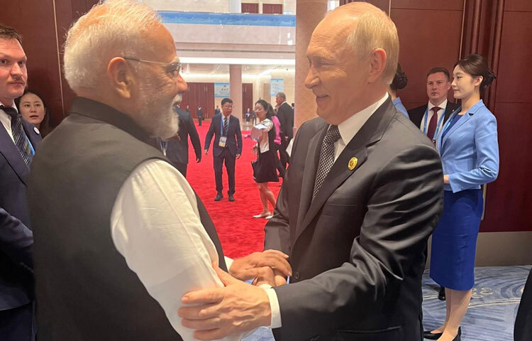 যুক্তরাষ্ট্র, রাশিয়া, জাপানসহ বিভিন্ন দেশের সঙ্গে ঘনিষ্ঠ কূটনৈতিক সম্পর্ক গড়ে তুলেছেন। জাতিসংঘসহ বৈশ্বিক মঞ্চে ভারতকে নতুনভাবে উপস্থাপন করতে পেরেছেন তিনি।