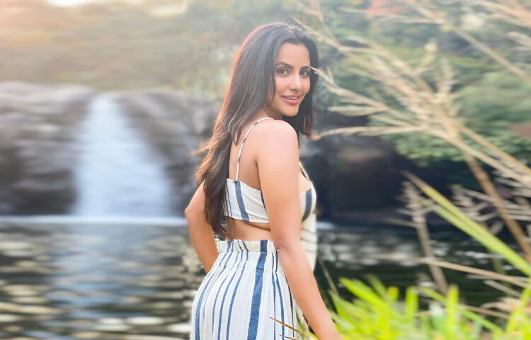 রোমান্টিক, কমেডি কিংবা থ্রিলার-যে কোনো ধরনের গল্পেই প্রিয়া নিজস্ব আবহ যোগ করতে সক্ষম।