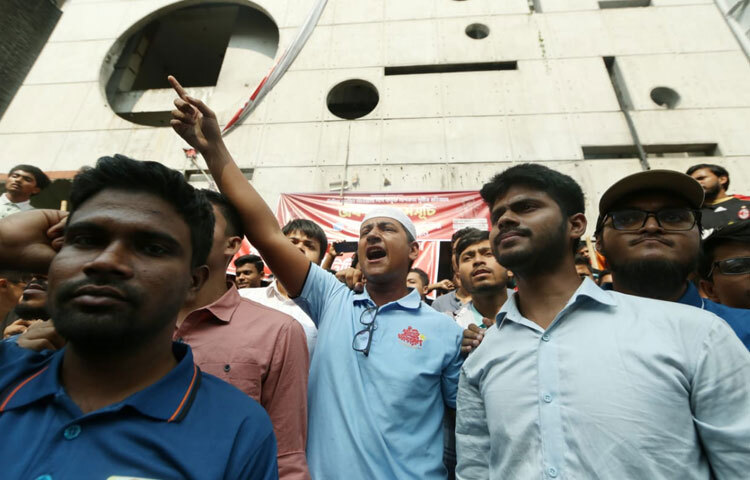 তারা বলেন, যারা জাতির বিরুদ্ধে ষড়যন্ত্রে লিপ্ত, তাদের বিচারের আওতায় আনতে না পারলে ন্যায়বিচার প্রতিষ্ঠিত হবে না।