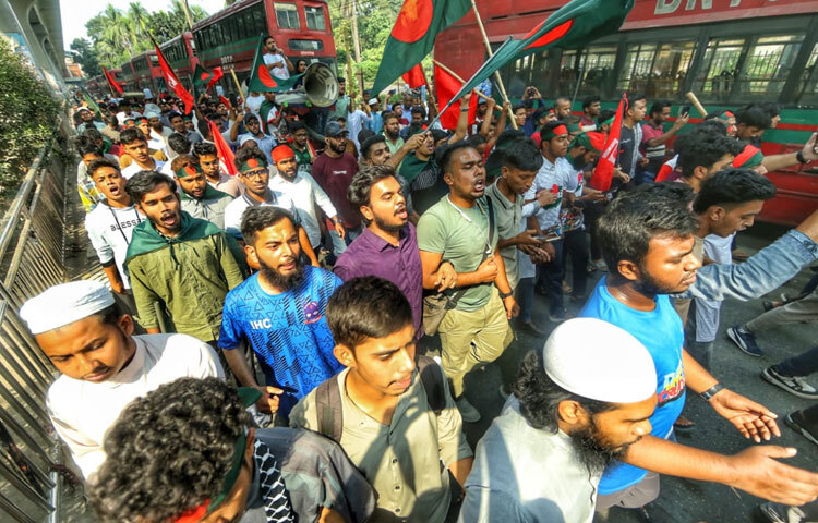 মিছিলে বক্তারা গণহত্যার বিচারে আন্তর্জাতিক মান বজায় রাখার দাবি জানান এবং দেশের জনগণকে ঐক্যবদ্ধ থাকার আহ্বান জানান।