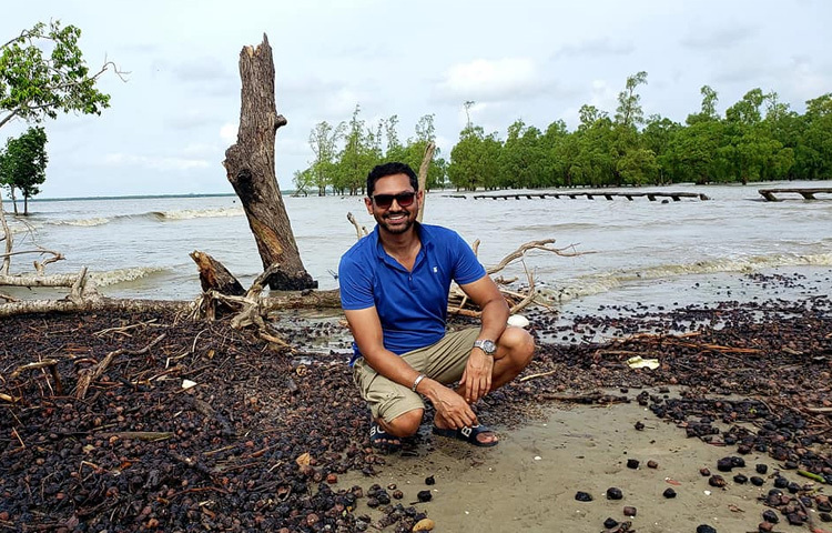 ১৯৯৮ সালে ‘সাউন্ড’ নামে একটি ব্যান্ডের যাত্রা শুরু করেন এই শিল্পী।