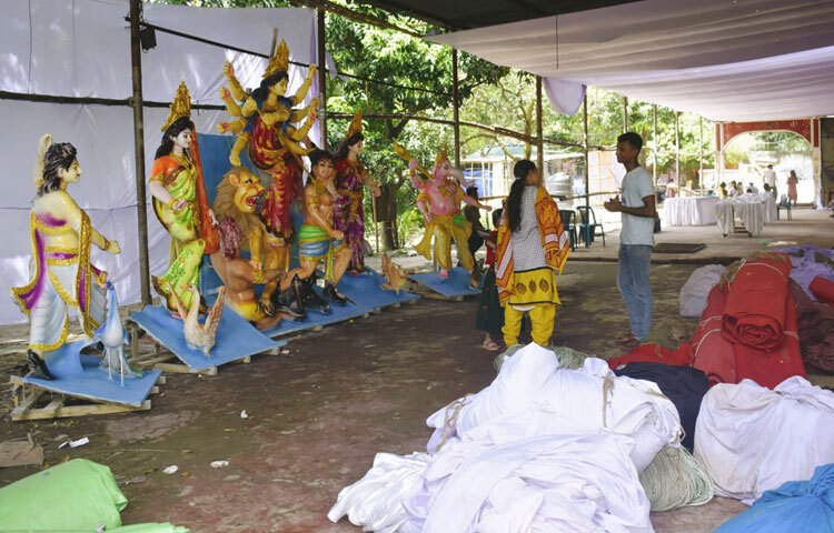 কাঠামো সাজানো শেষ হয়েছে, প্রতিমা শোভিত হয়েছে নানা রঙে।