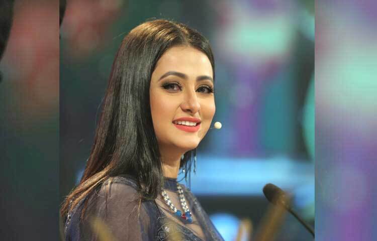 চলচ্চিত্রে নিয়মিত কাজ না করলেও উপস্থাপনায় নিয়মিত কাজ করেন গুণী এই অভিনেত্রী। ছবি: ফেসবুক থেকে