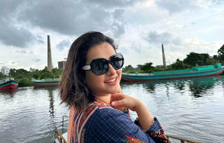 পূর্ণিমার সর্বশেষ সিনেমা মুক্তি পেয়েছে ‘আহারে জীবন’ মুক্তি পেয়েছে চলতি বছরের রোজার ঈদে। ছবি: ফেসবুক থেকে