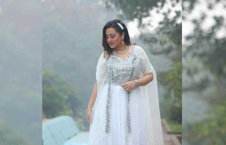 এরপর ২০০৬ সালে নির্মাতা এস এ হক অলিকের ‘হৃদয়ের কথা’ দিয়ে সৃষ্টি হলো বাংলা ছবির ইতিহাস। দু’টি ছবিরই শ্রুতিমধুর গানে পূর্ণিমার অভিনয় মন জয় করেছে সিনেমাপ্রেমীদের। ছবি: ফেসবুক থেকে