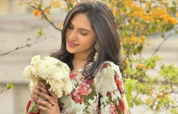 গত ৪ এপ্রিল জনপ্রিয় গায়ক, সংগীত পরিচালক আরাফাত মহসিনকে বিয়ে করেছেন কনটেন্ট ক্রিয়েটর রাবা খান।