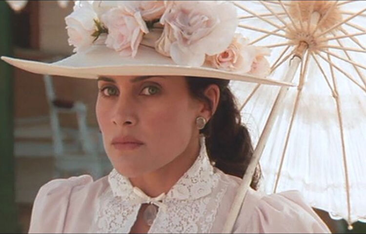 অভিনয়ের পাশাপাশি শেলি ফ্যাশন আইকন হিসেবেও পরিচিত। রেড কার্পেট থেকে সোশ্যাল মিডিয়া, সব জায়গায় তিনি স্টাইল এবং সততার এক অনন্য মিশ্রণ দেখান।