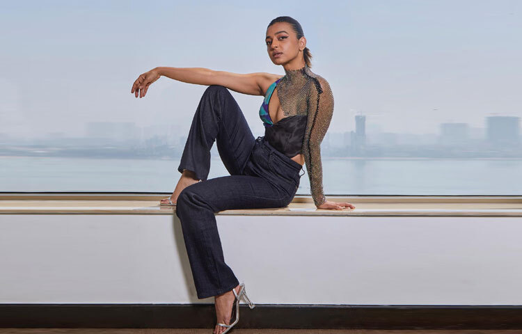 নেটফ্লিক্স অরিজিনাল ‘সেক্রেড গেমস ও গুল’ সিরিজে অভিনয় করে তিনি আন্তর্জাতিক অঙ্গনে প্রশংসিত হয়েছেন।