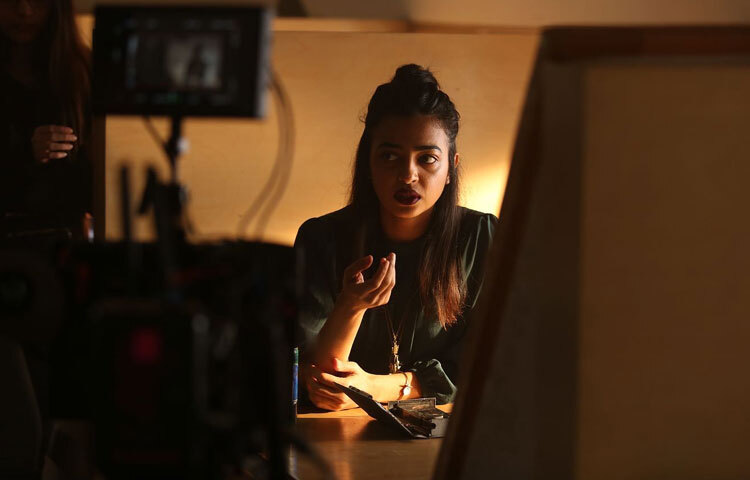 রাধিকা আপ্টের অভিনয়জীবনের শুরু হয়েছিল থিয়েটার থেকে। পুনের বিখ্যাত নাট্যদল আসক্তা কলা মঞ্চে কাজ করে তিনি শিখেছেন অভিনয়ের সূক্ষ্মতা। এই থিয়েটার অভিজ্ঞতাই তাকে পরবর্তীতে চলচ্চিত্রে ভিন্নধর্মী চরিত্র বেছে নেওয়ার আত্মবিশ্বাস জুগিয়েছে।