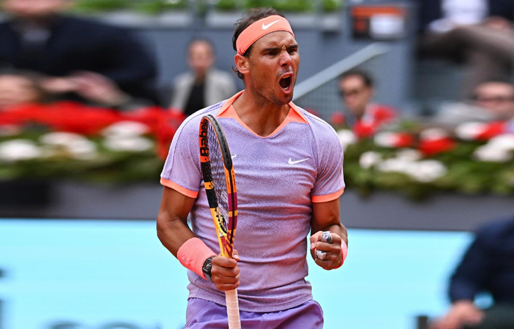 রাফায়েল নাদাল সবচেয়ে বেশি পরিচিত ‘ক্লে কোর্ট কিং’ হিসেবে। কারণ, তিনি ফ্রেঞ্চ ওপেন (রোলাঁ গারো) প্রতিযোগিতায় ইতিহাসের সর্বোচ্চ ১৪ বার চ্যাম্পিয়ন হয়েছেন। তার খেলায় দৃঢ় মানসিকতা, প্রতিটি পয়েন্টে লড়াকু মনোভাব ও জেদ দর্শকদের অনুপ্রেরণা জুগিয়েছে যুগে যুগে।