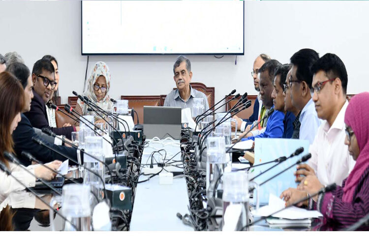 শিক্ষা উপদেষ্টা অধ্যাপক ড. চৌধুরী রফিকুল আবরারের সঙ্গে মন্ত্রণালয়ের সম্মেলনকক্ষে সাক্ষাৎ করে বিশ্বব্যাংকের প্রতিনিধিদল। ছবি: পিআইডি